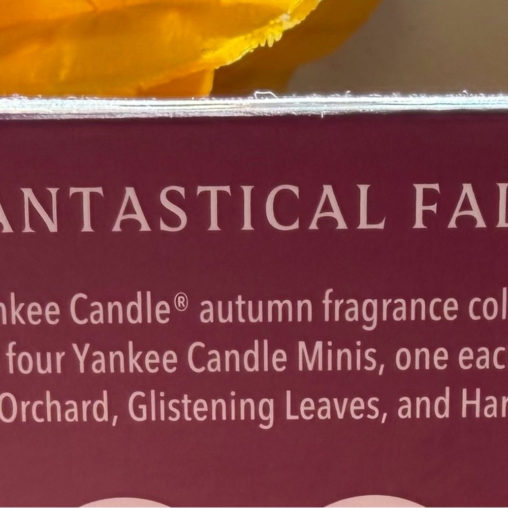 Yankee Candle Autumn Glow 4 Mini Candle Gift Set - Picture 3 of 5